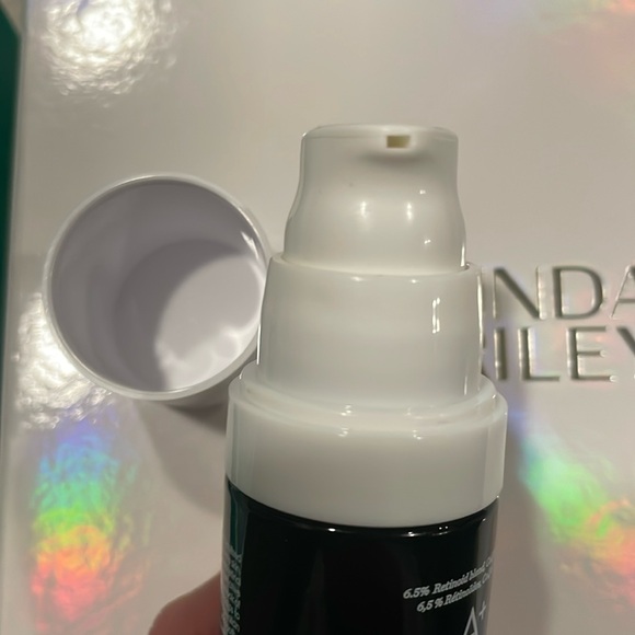 BRAND NEW SUNDAY RILEY HIGH RETINOL SERUM! 15ML! - Picture 9 of 14